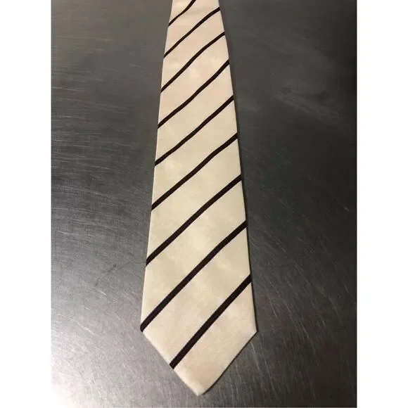 Boss Hugo Boss Men’s Silk Red and Cream Striped Dress Tie - Picture 5 of 8